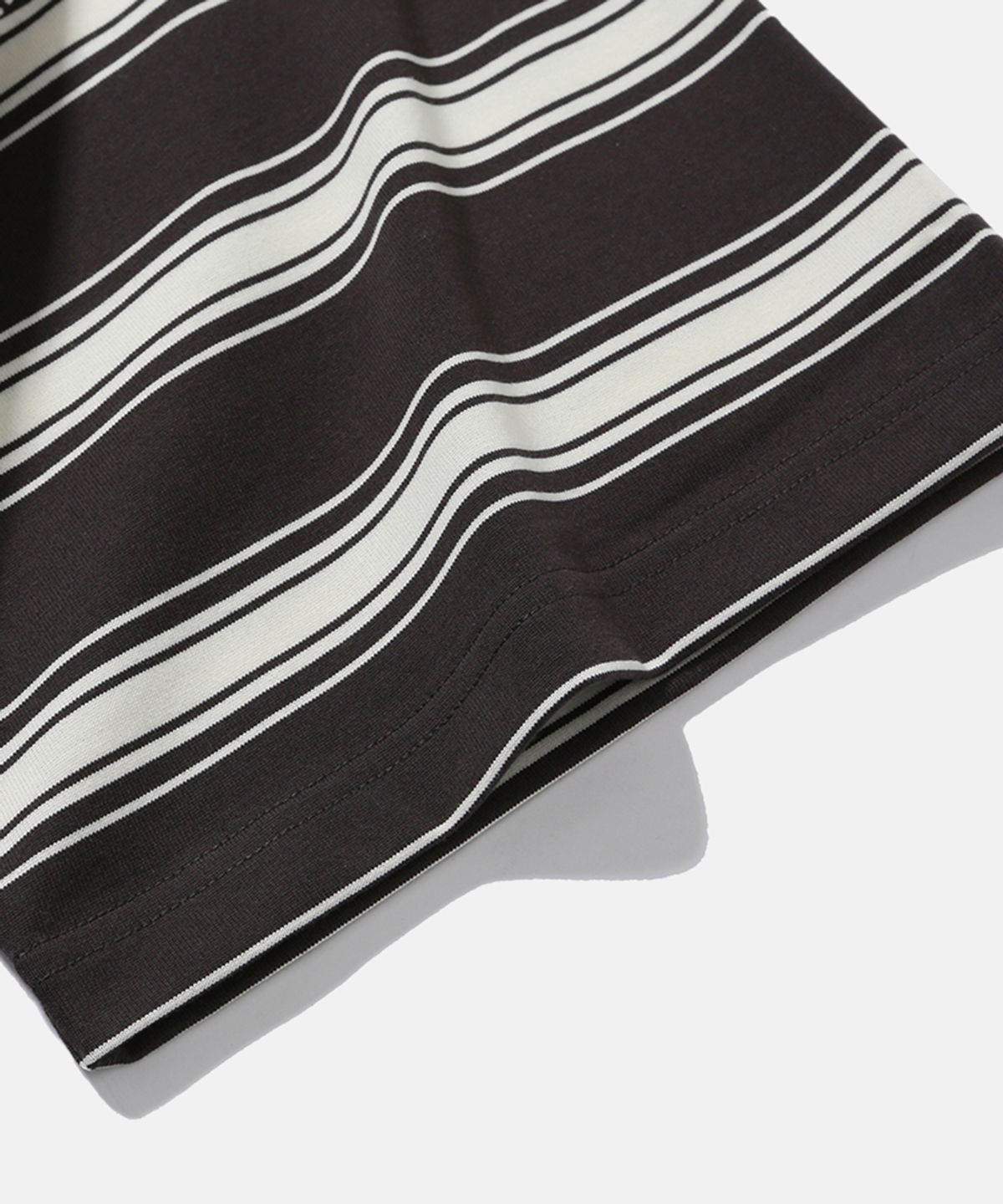 모이프(MOIF) [SS26] ONE POCKET H/S TEE / CHARCOAL STRIPE