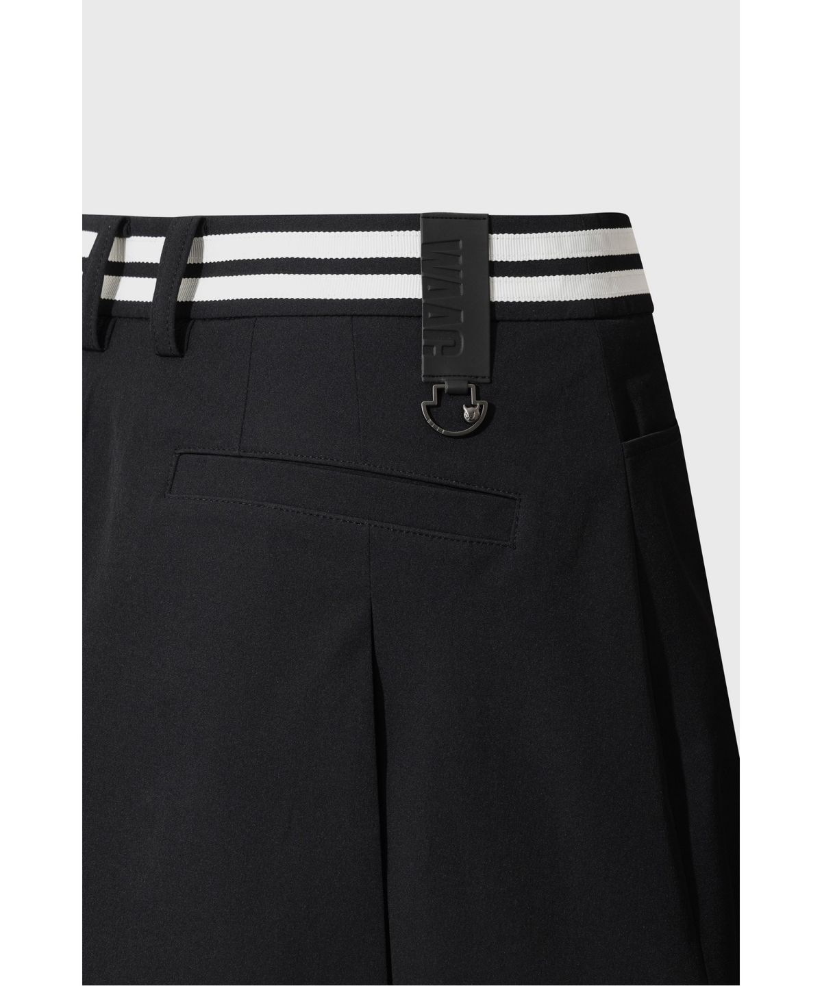 왁(WAAC) [Exclusive] Unbalanced line pleats skort WWKCM26901BKX