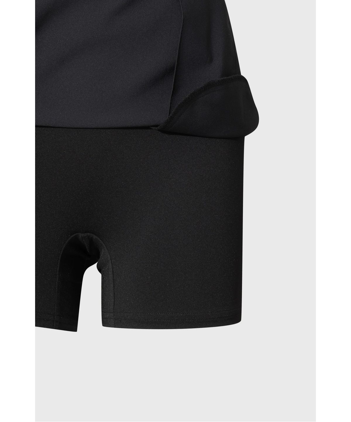 왁(WAAC) [Exclusive] Unbalanced line pleats skort WWKCM26901BKX