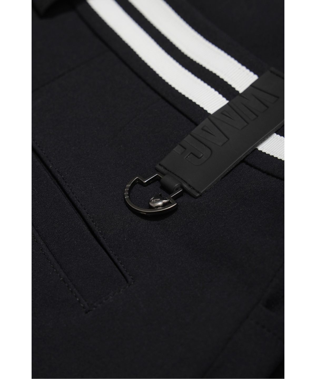 왁(WAAC) [Exclusive] Unbalanced line pleats skort WWKCM26901BKX