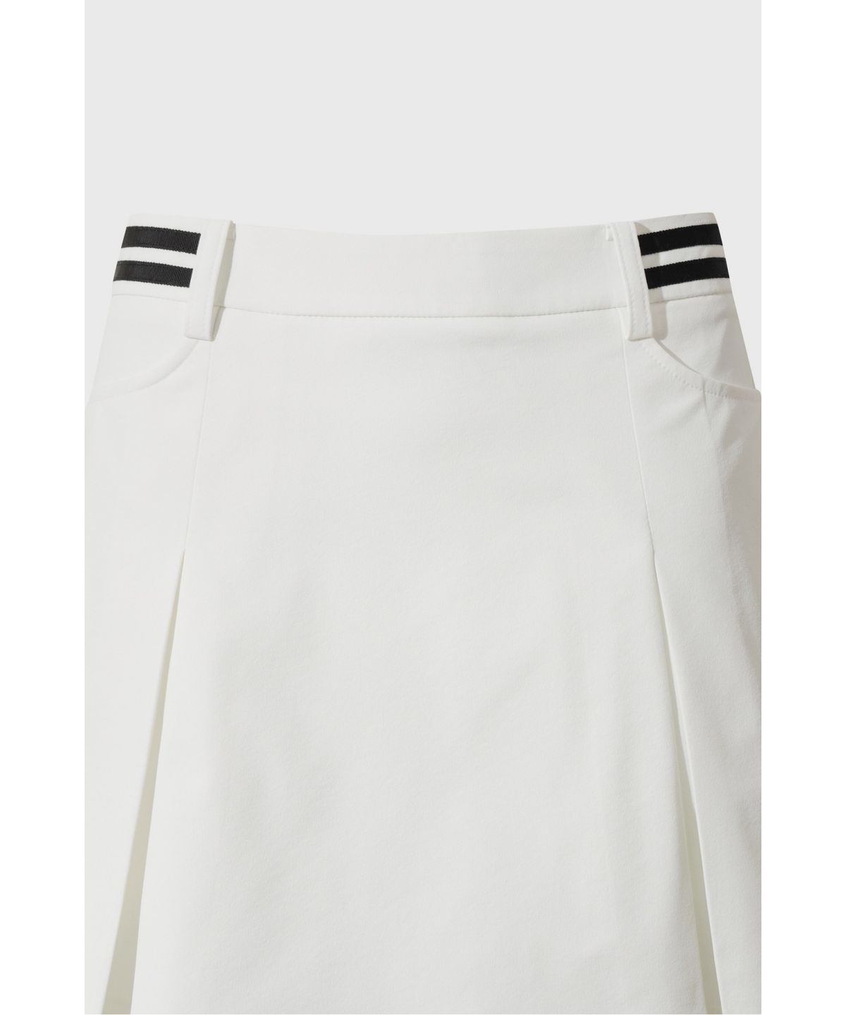 왁(WAAC) Unbalanced line pleats skort WWKCM26901IVX
