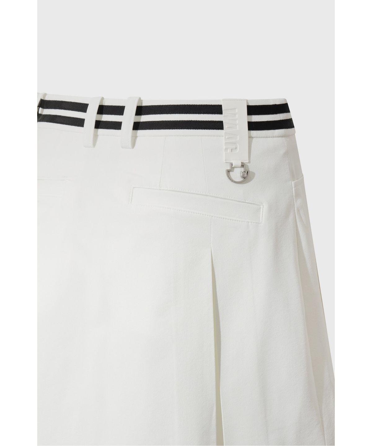 왁(WAAC) Unbalanced line pleats skort WWKCM26901IVX