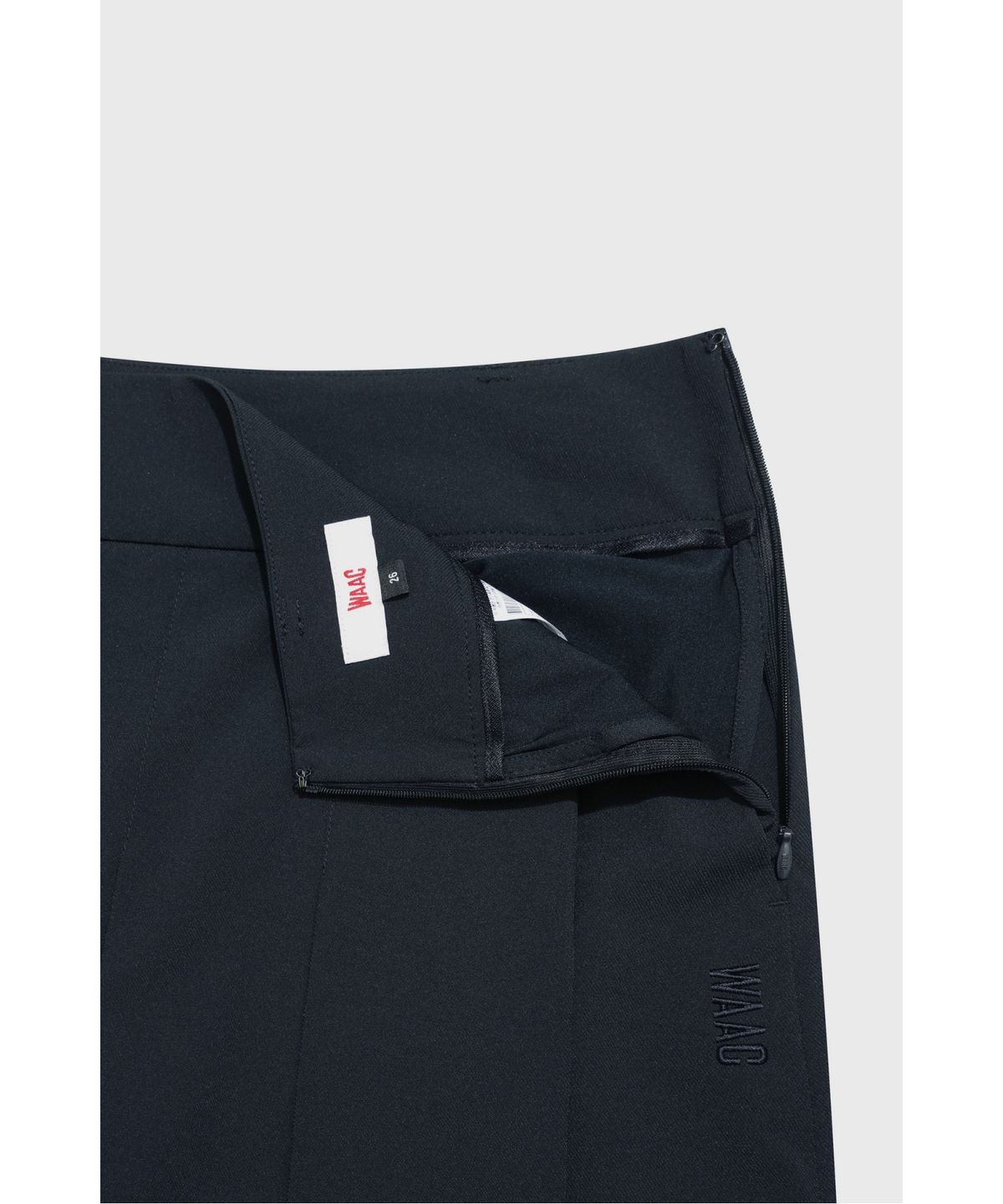 왁(WAAC) Women Soft short bermuda pants WWPNM26901NYD