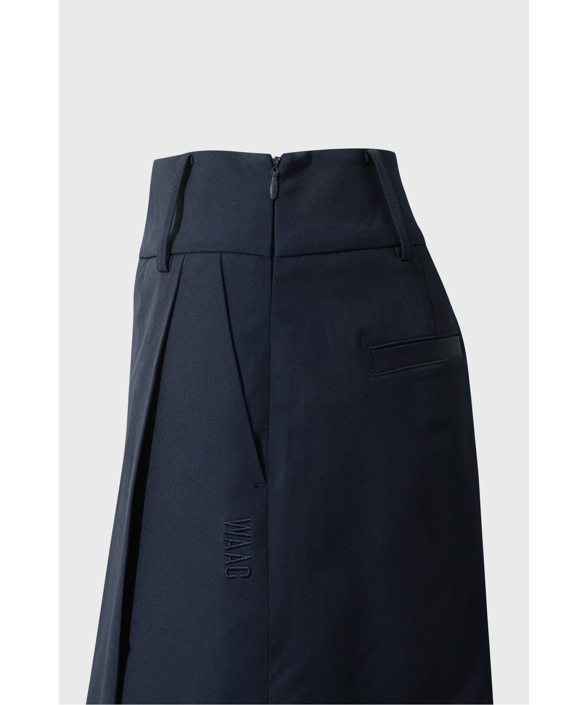 왁(WAAC) Women Soft short bermuda pants WWPNM26901NYX