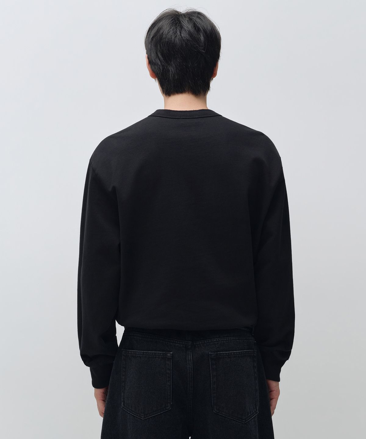 무신사 스탠다드(MUSINSA STANDARD) 헨리 넥 스웨트셔츠 [블랙]