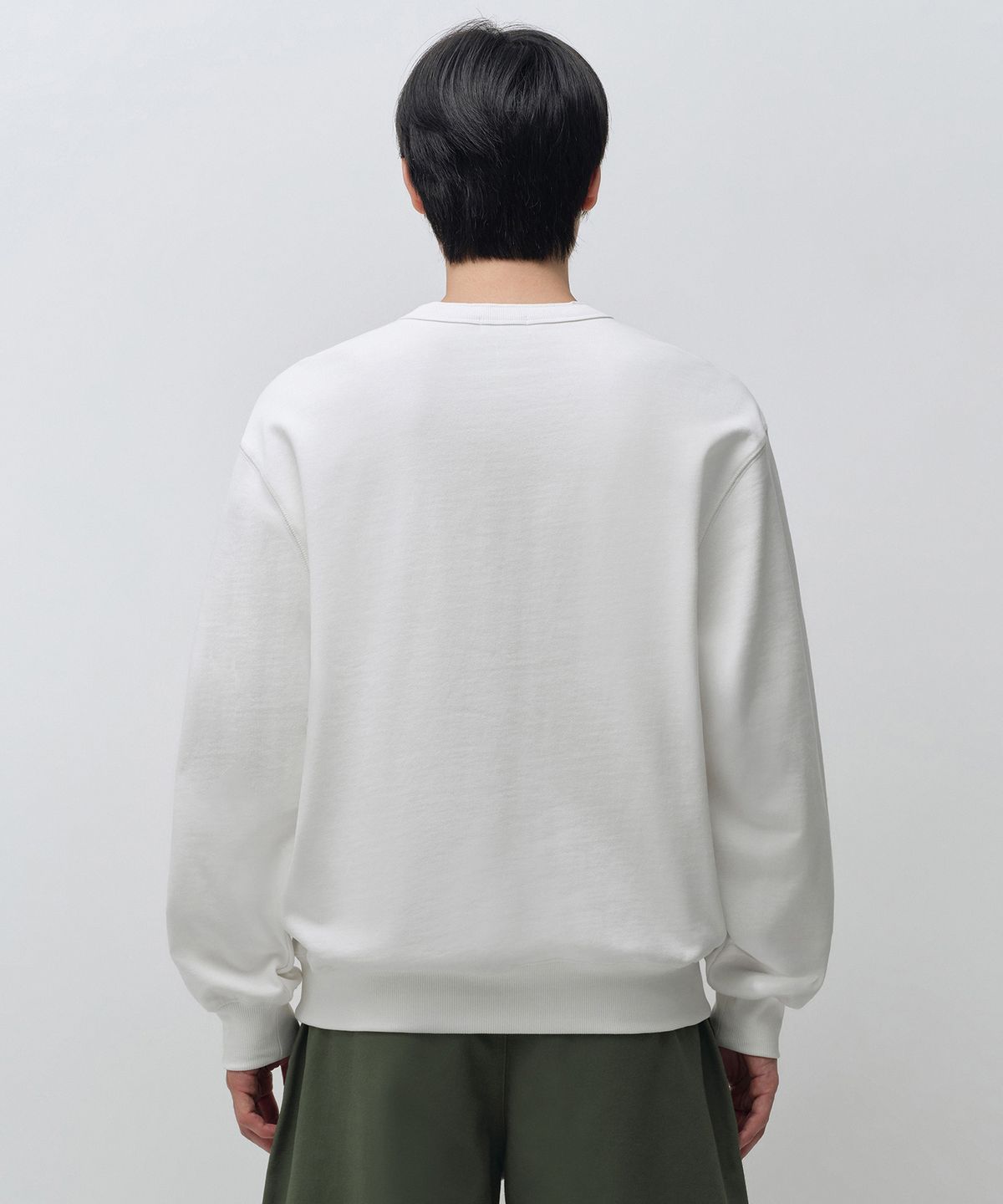 무신사 스탠다드(MUSINSA STANDARD) 헨리 넥 스웨트셔츠 [아이보리]