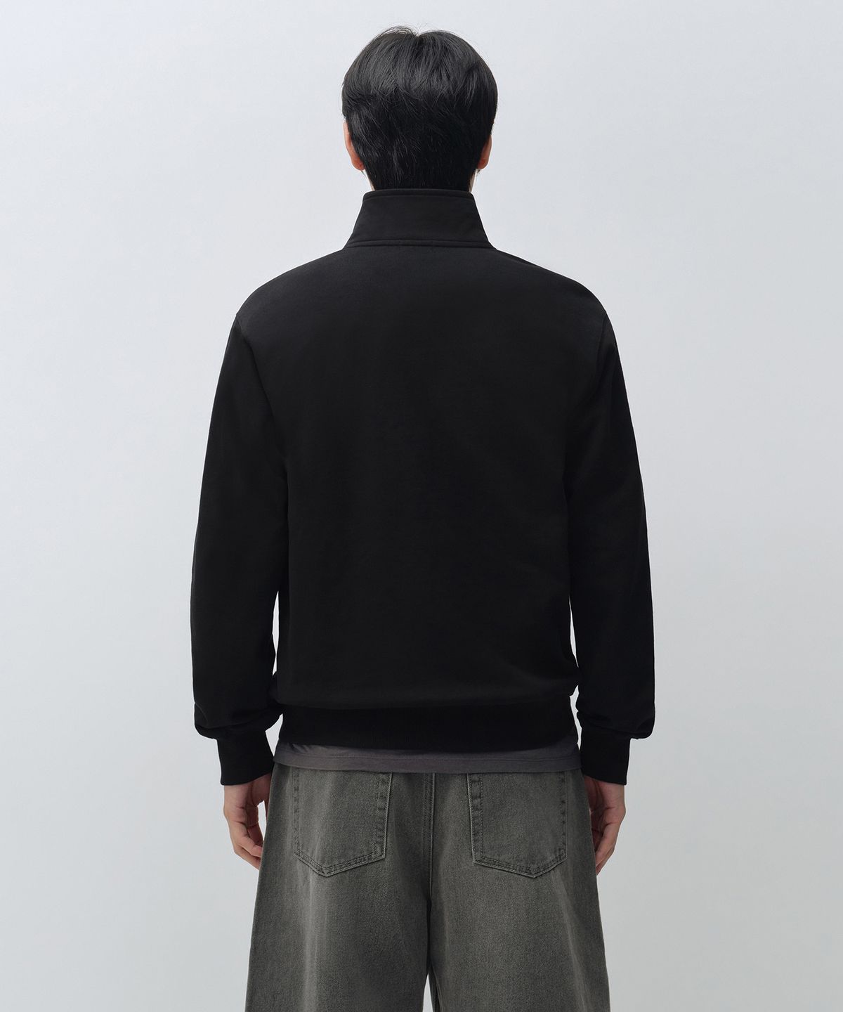 무신사 스탠다드(MUSINSA STANDARD) 쿼터 집 스웨트셔츠 [블랙]