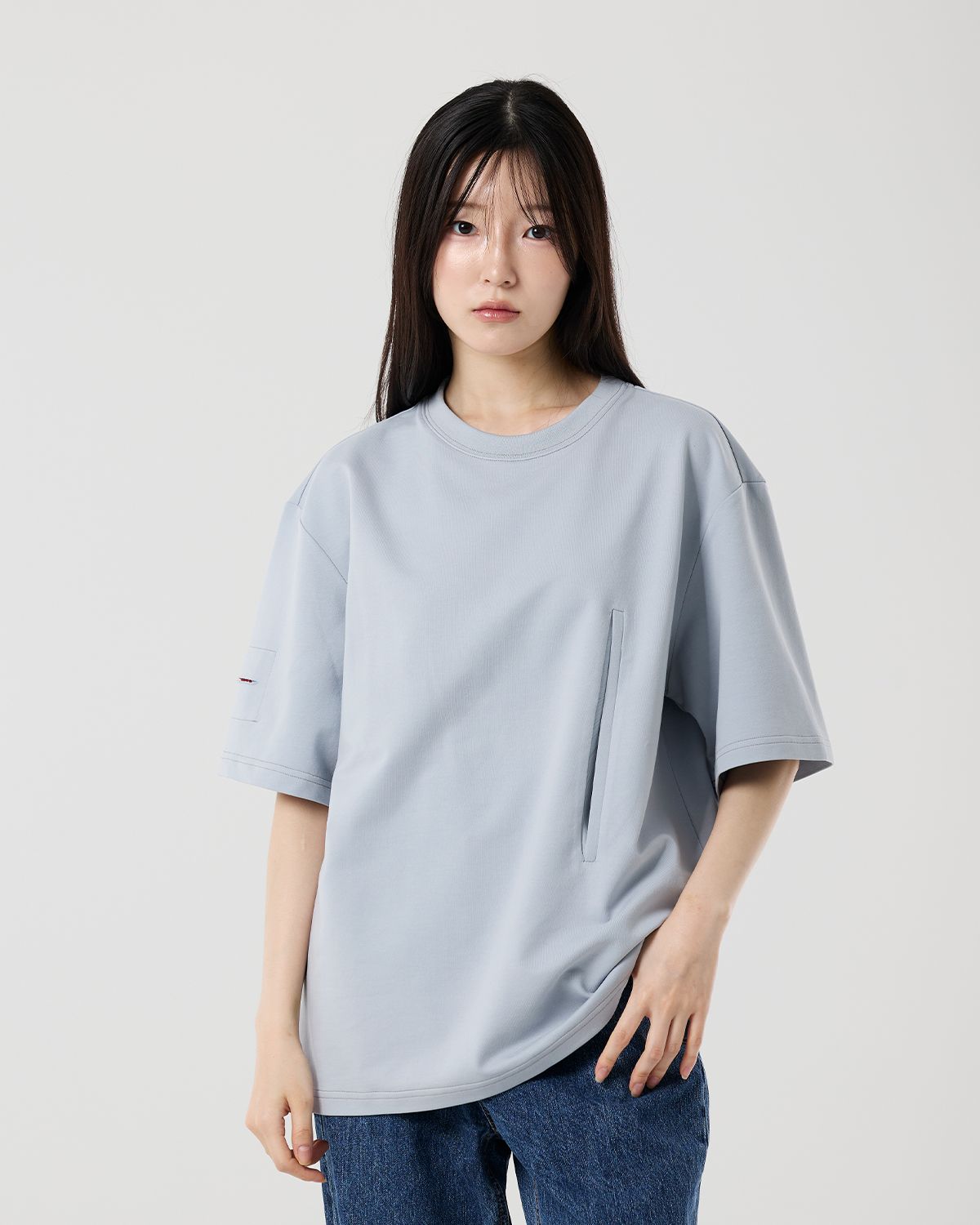 와이쏘씨리얼즈(WHYSOCEREALZ) 틈 사이 희미한 블루빛 티셔츠