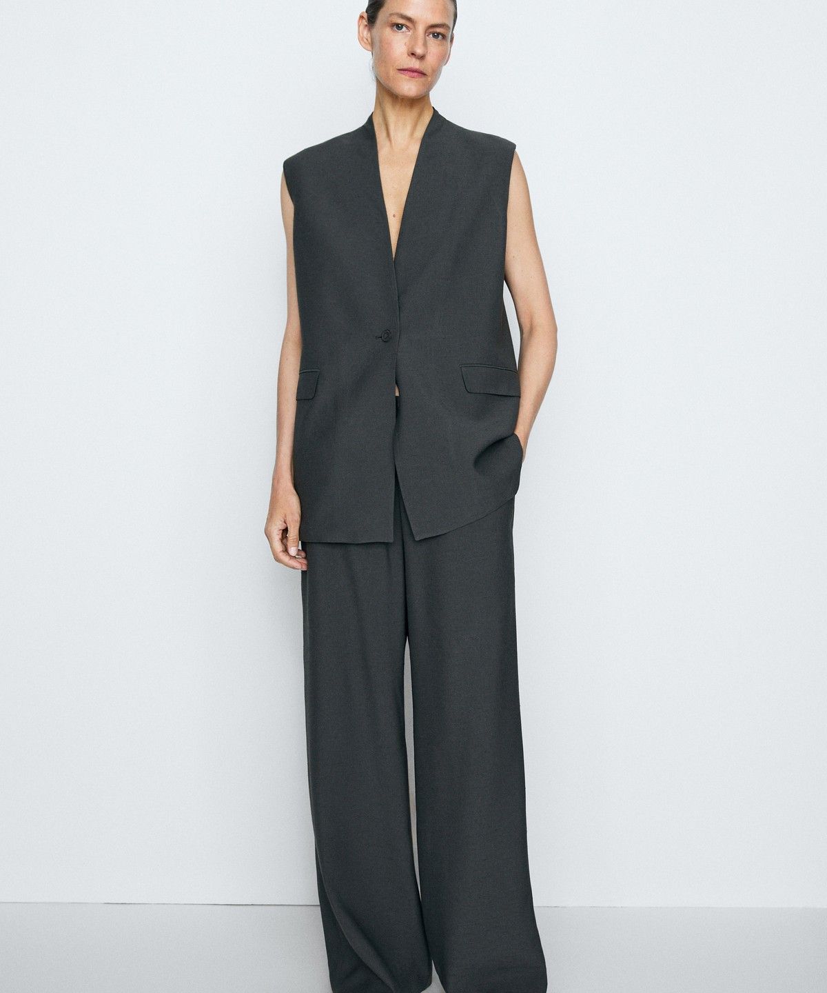 마시모두띠(MASSIMO DUTTI) 브이넥 토탈 룩 베스트 - STUDIO