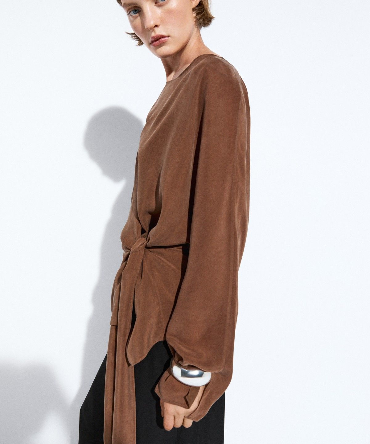 마시모두띠(MASSIMO DUTTI) 타이 디테일 플루이드 기모노