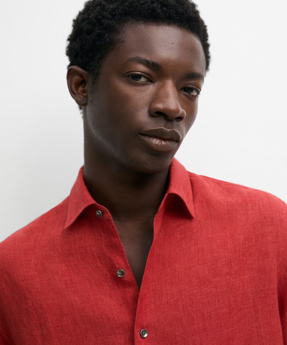 마시모두띠(MASSIMO DUTTI) 레귤러 핏 워시드 100% 린넨 셔츠