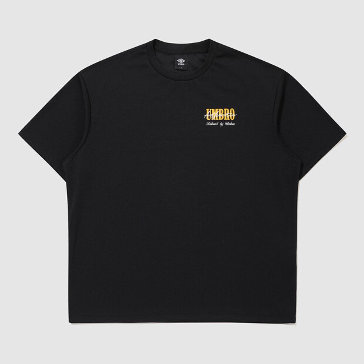 엄브로(UMBRO) [COOLING] 쿨피케 그래픽 반팔 티셔츠 블랙 UR321CRS77