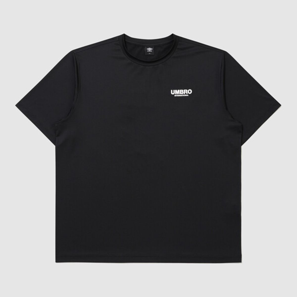 엄브로(UMBRO) [COOLING] 쿨 메쉬 그래픽 반팔 티셔츠 블랙 UR321CRS78