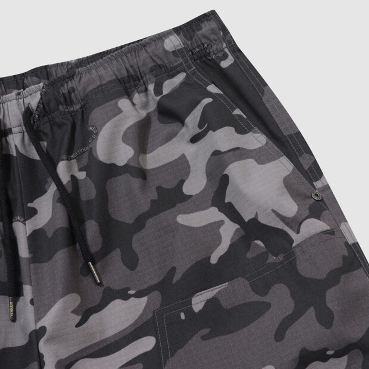 엄브로(UMBRO) 면터치 7부 버뮤다 반바지 블랙 UR321CHP75