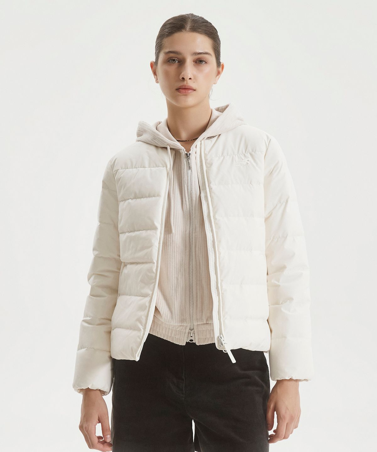 뉴발란스(NEW BALANCE) NBNPF4W022 / WOMEN 액티브 라이트 다운 (IVORY)