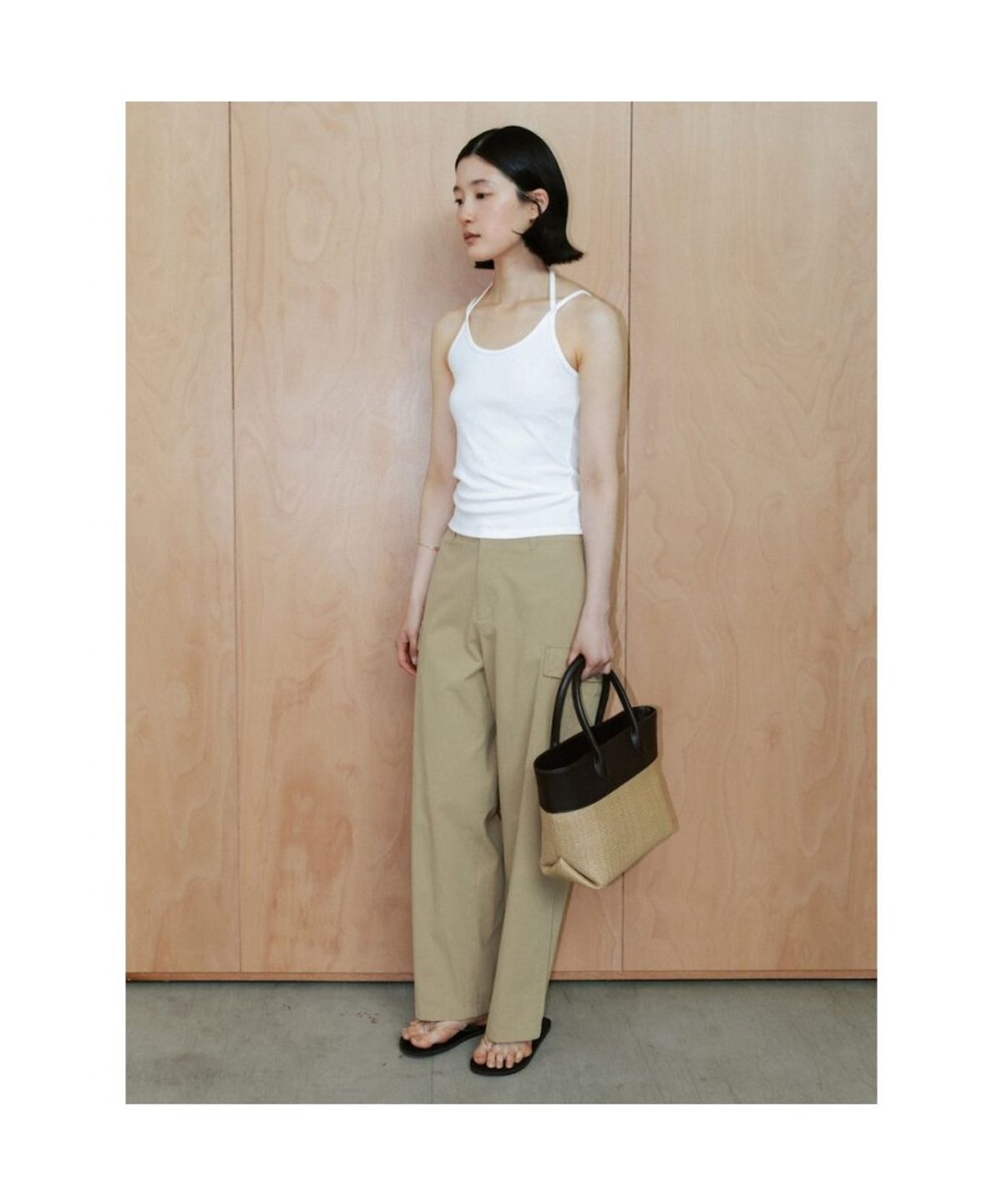디애퍼처(THE APERTURE) Ava Slveeless Top  White (TA6442A071)