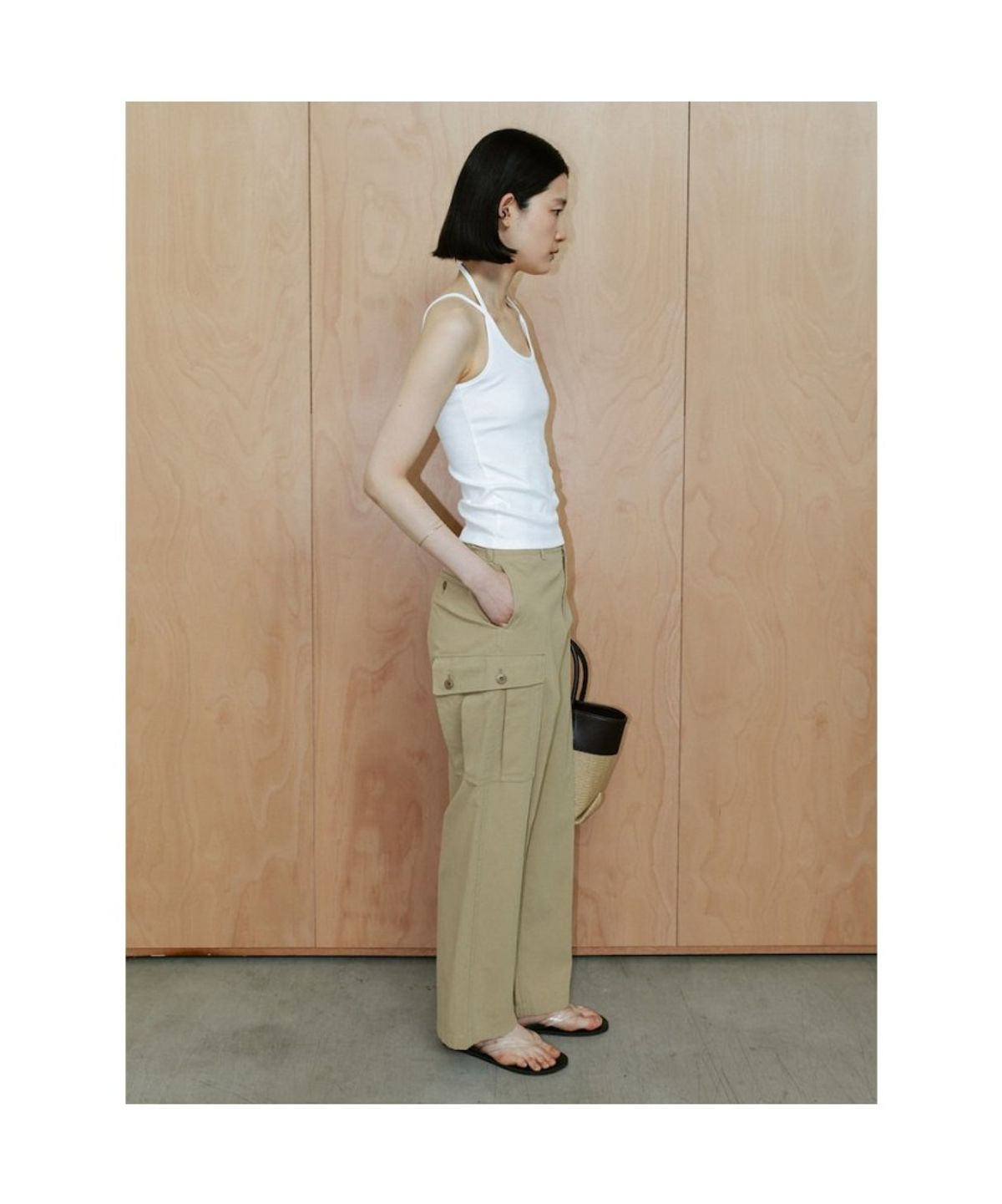 디애퍼처(THE APERTURE) Ava Slveeless Top  White (TA6442A071)
