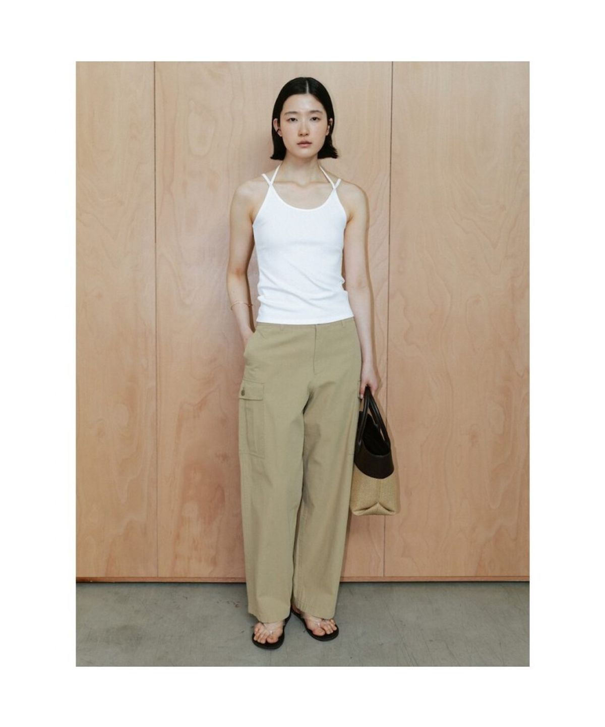 디애퍼처(THE APERTURE) Ava Slveeless Top  White (TA6442A071)