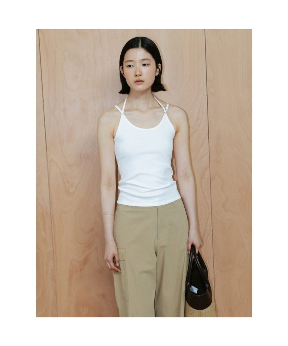 디애퍼처(THE APERTURE) Ava Slveeless Top  White (TA6442A071)