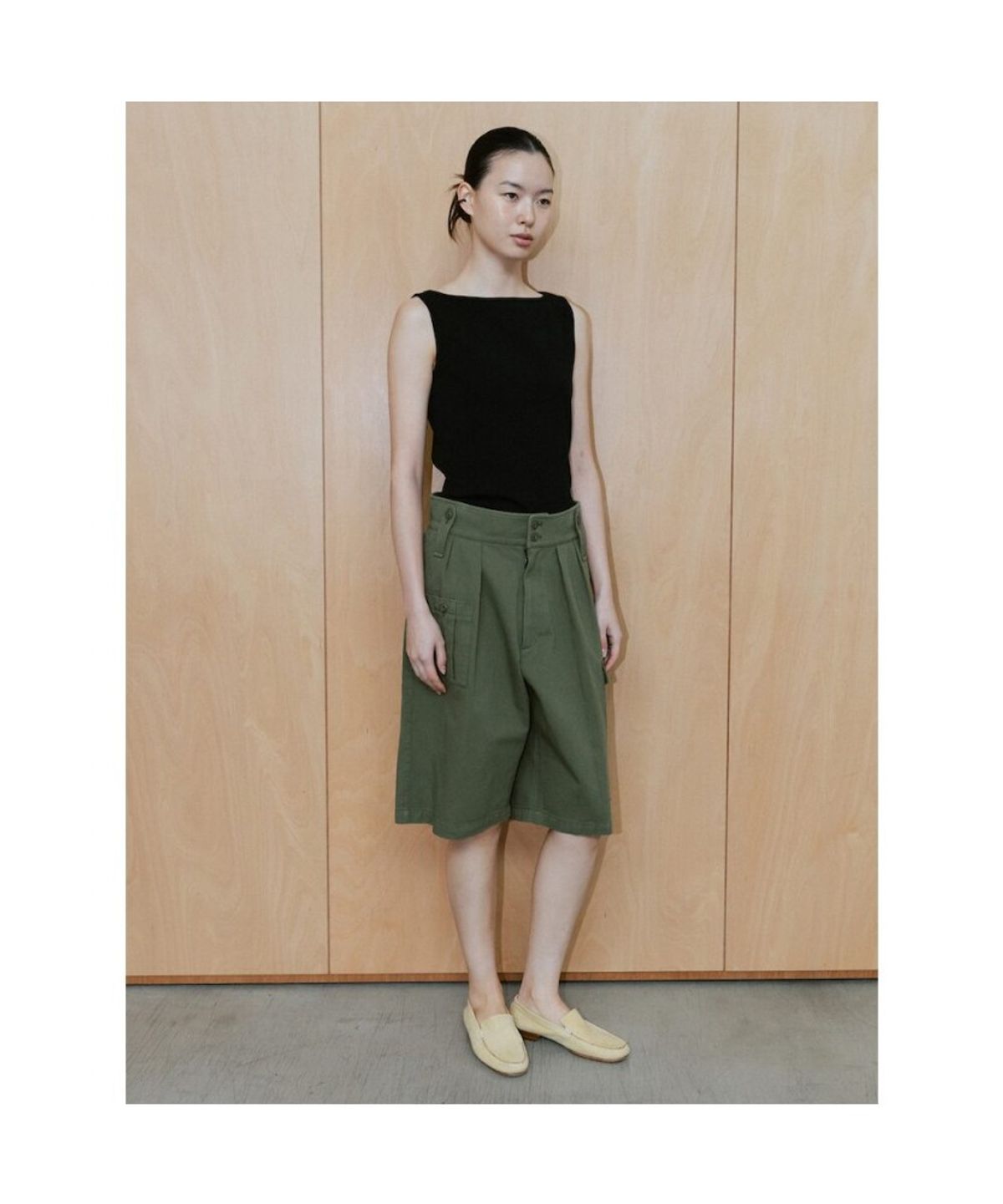 디애퍼처(THE APERTURE) Avis Slveeless Top  Black (TA6442A085)