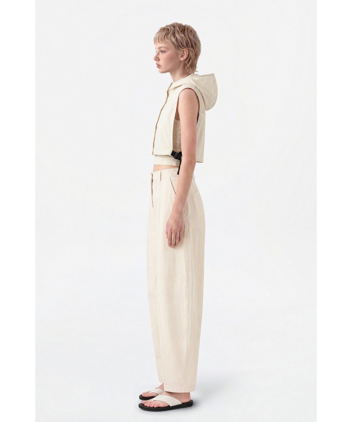 자아(JAAH) 라이트웨이트 후드 베스트 크림