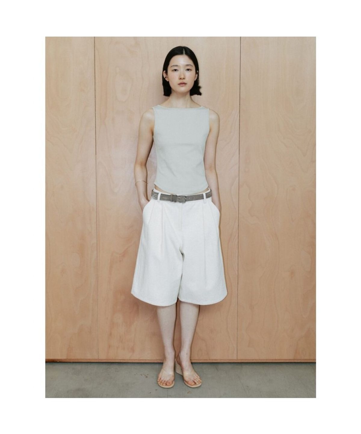 디애퍼처(THE APERTURE) Avis Slveeless Top  Beige (TA6442A08A)