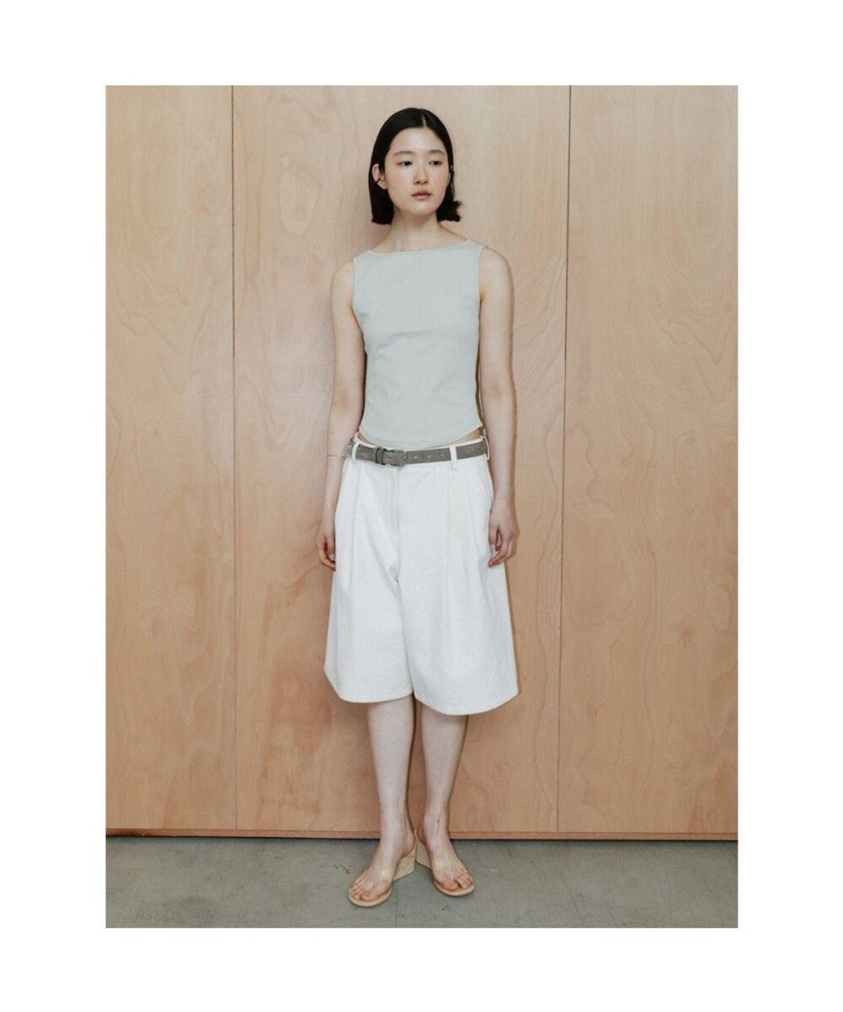 디애퍼처(THE APERTURE) Avis Slveeless Top  Beige (TA6442A08A)
