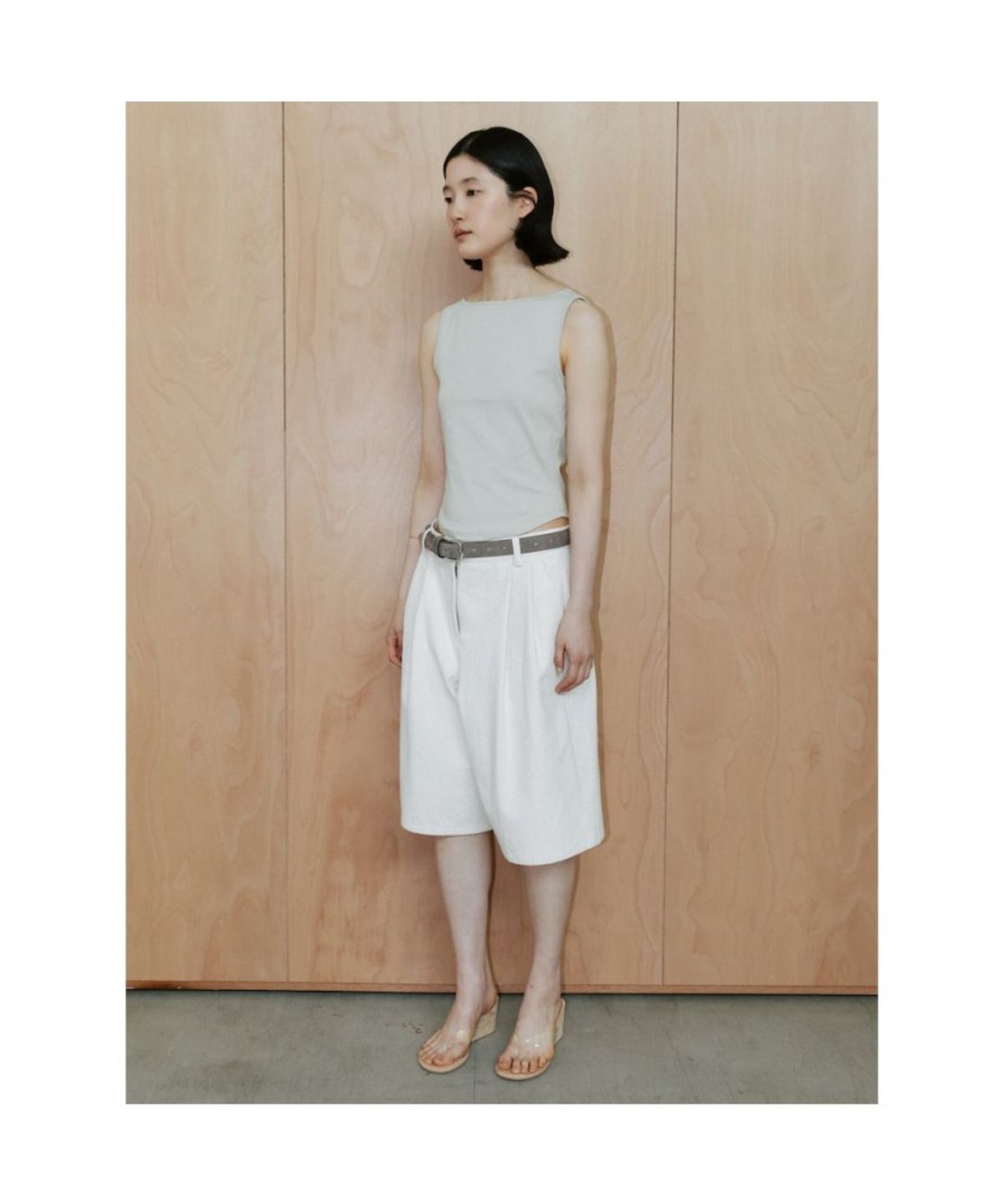 디애퍼처(THE APERTURE) Avis Slveeless Top  Beige (TA6442A08A)