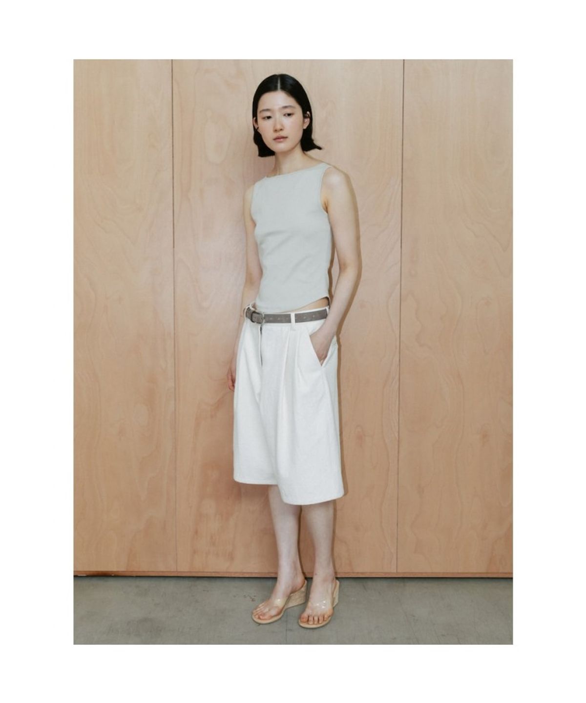디애퍼처(THE APERTURE) Avis Slveeless Top  Beige (TA6442A08A)
