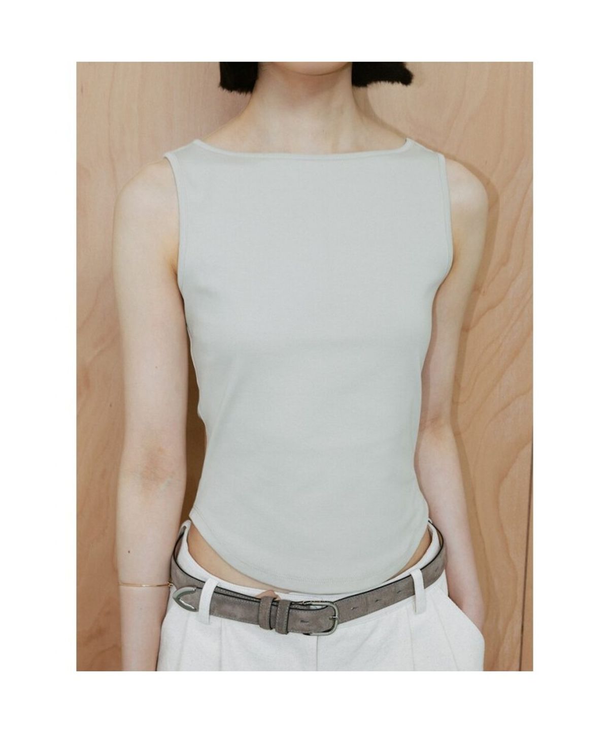디애퍼처(THE APERTURE) Avis Slveeless Top  Beige (TA6442A08A)