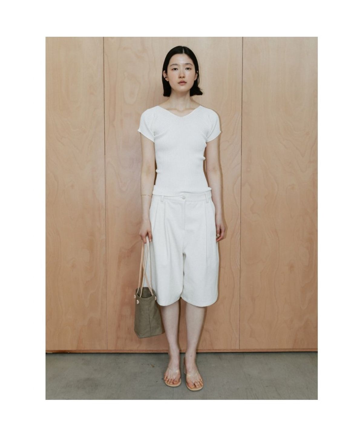 디애퍼처(THE APERTURE) Classic Bermuda Pants  Ivory (TA6425A020)