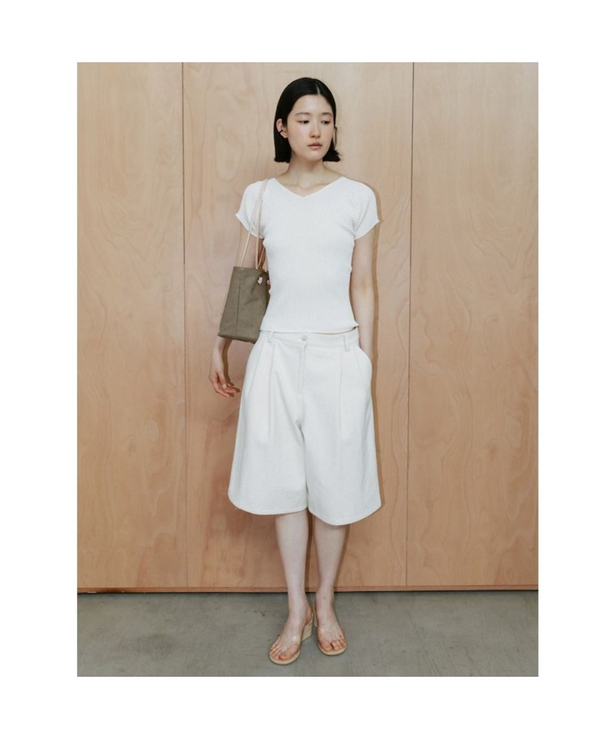 디애퍼처(THE APERTURE) Classic Bermuda Pants  Ivory (TA6425A020)