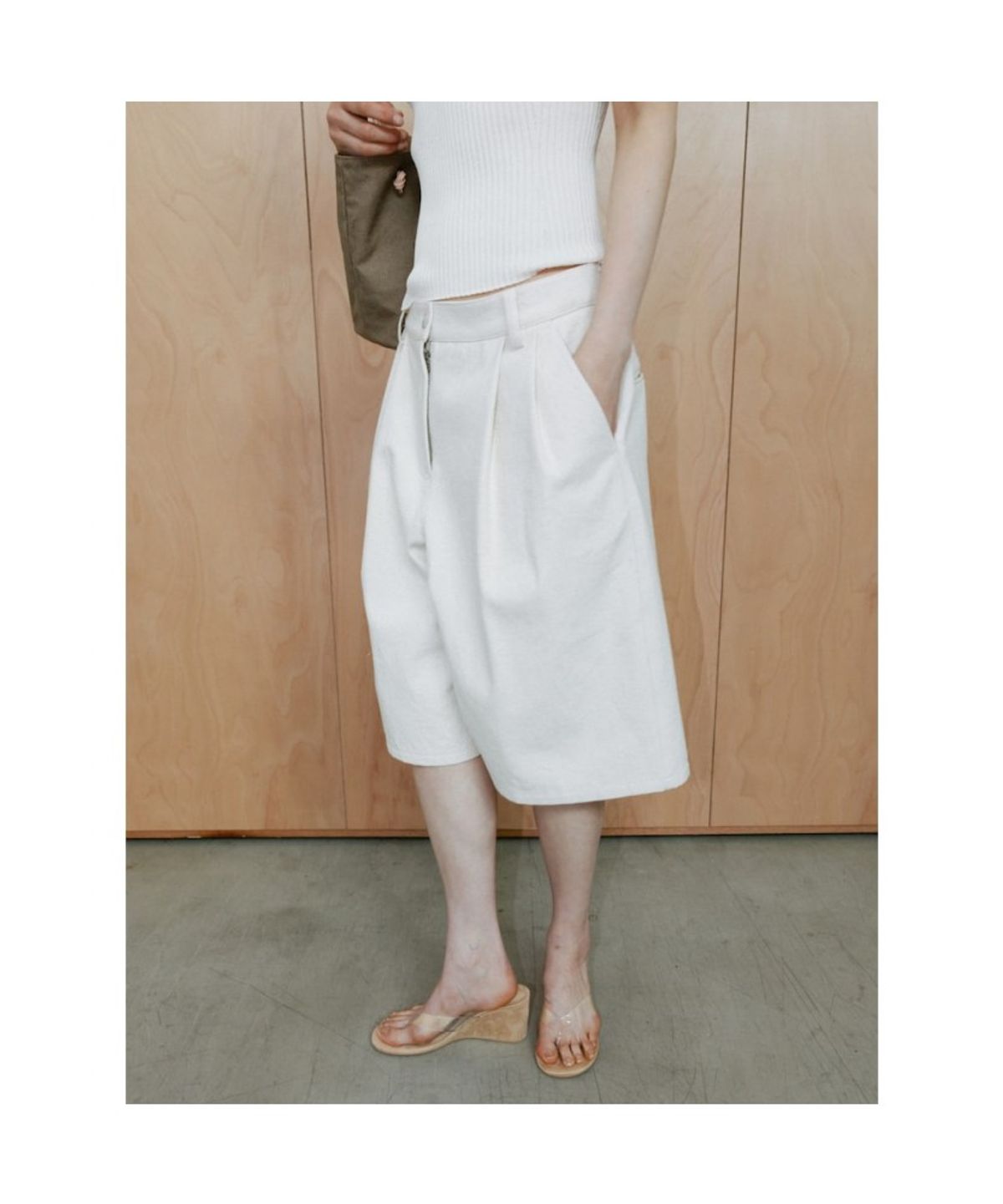 디애퍼처(THE APERTURE) Classic Bermuda Pants  Ivory (TA6425A020)