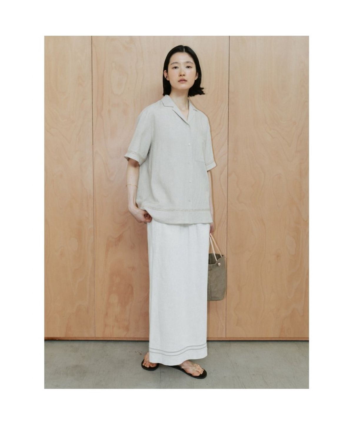 디애퍼처(THE APERTURE) Loic H Line Skirt  Ivory (TA6427A040)