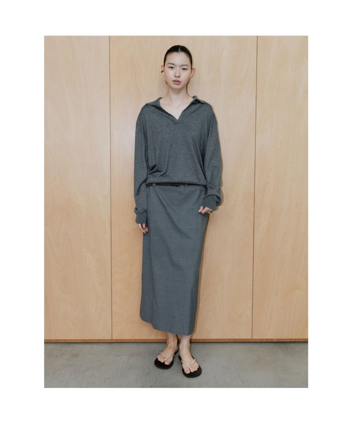 디애퍼처(THE APERTURE) Jo Midi H Line Skirt  Grey (TA6427A123)
