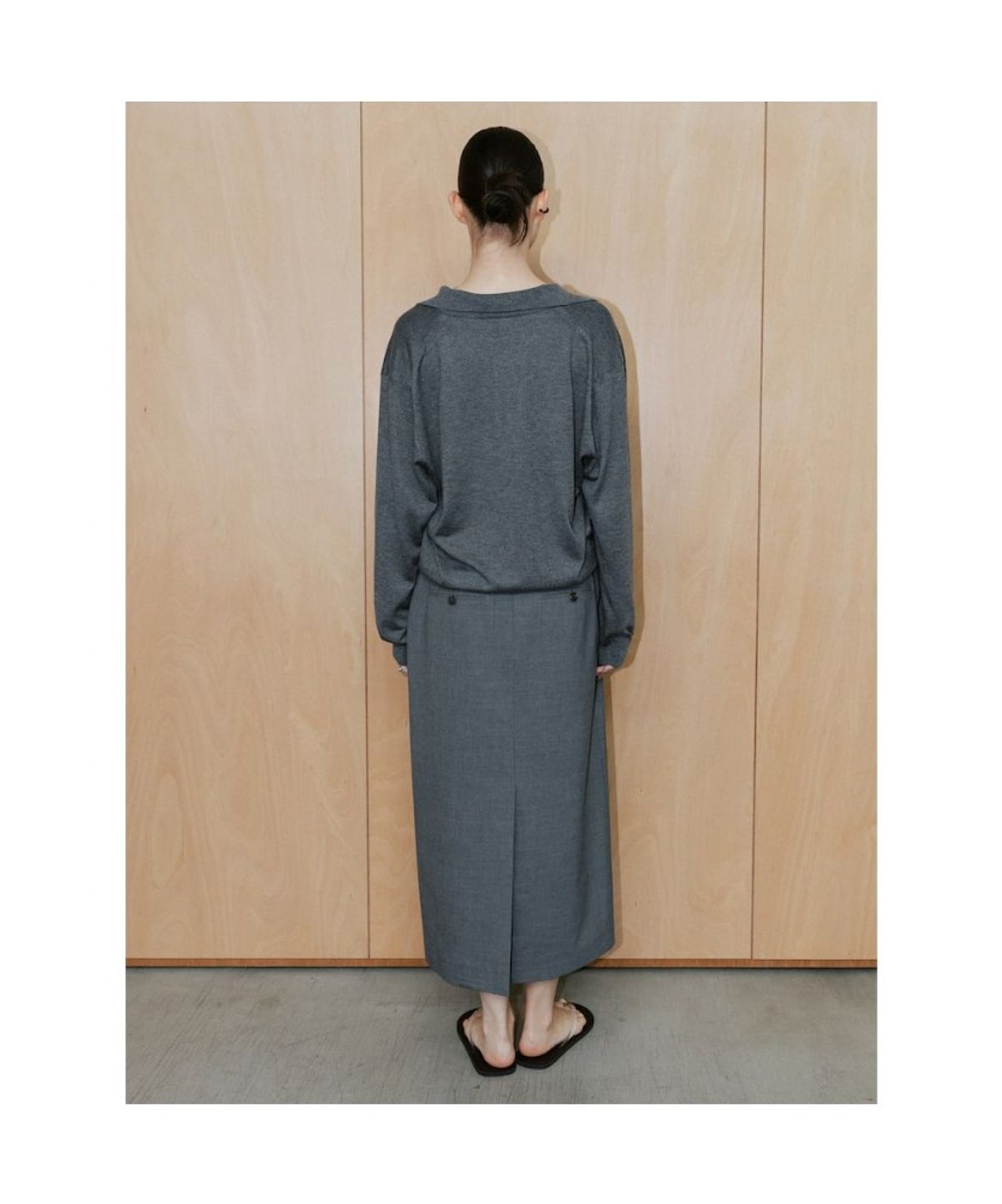 디애퍼처(THE APERTURE) Jo Midi H Line Skirt  Grey (TA6427A123)
