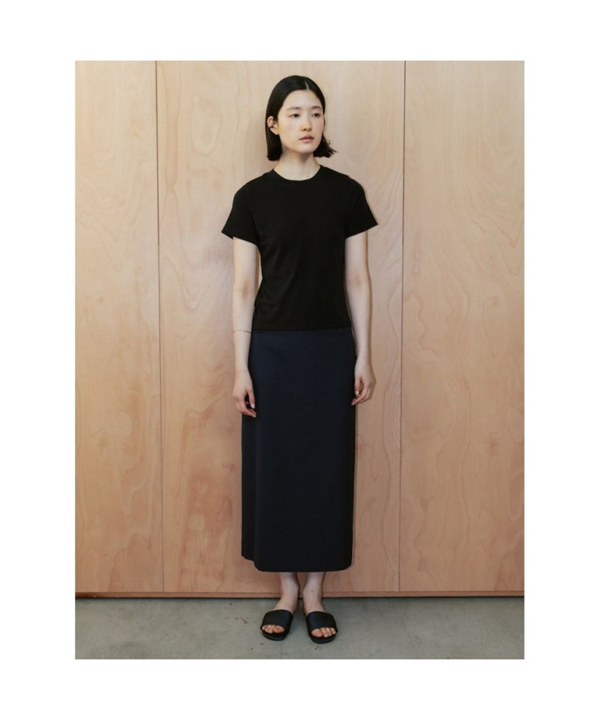 디애퍼처(THE APERTURE) Jo Midi H Line Skirt  Navy (TA6427A12R)