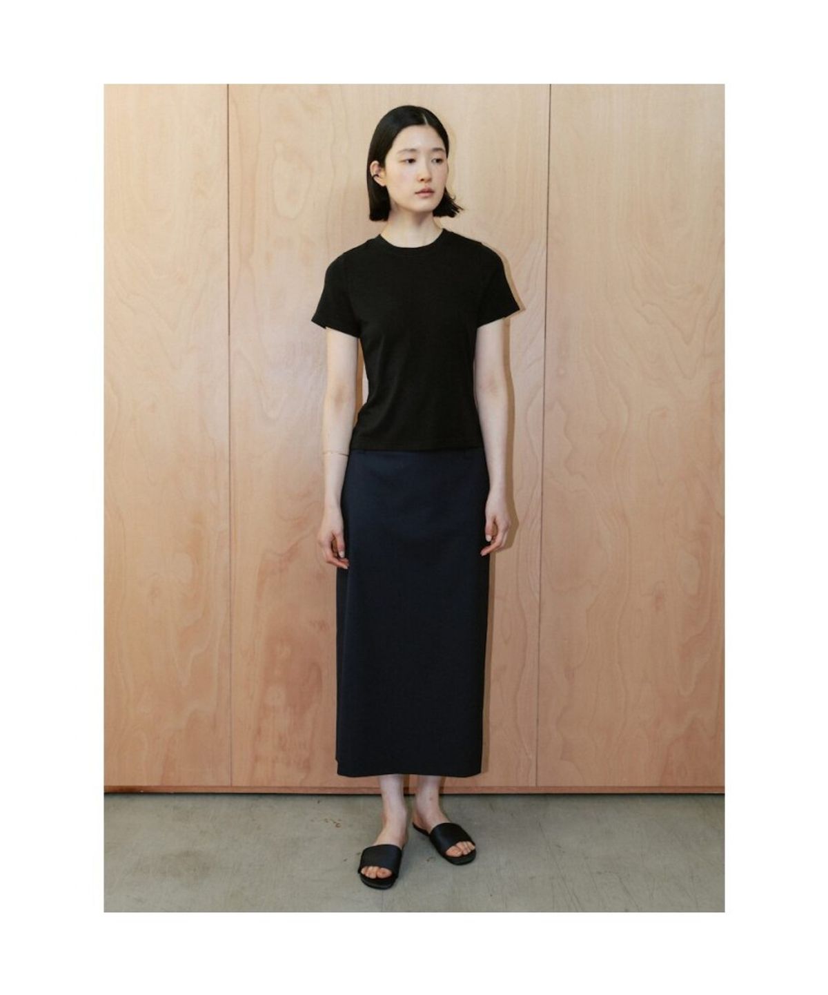 디애퍼처(THE APERTURE) Jo Midi H Line Skirt  Navy (TA6427A12R)