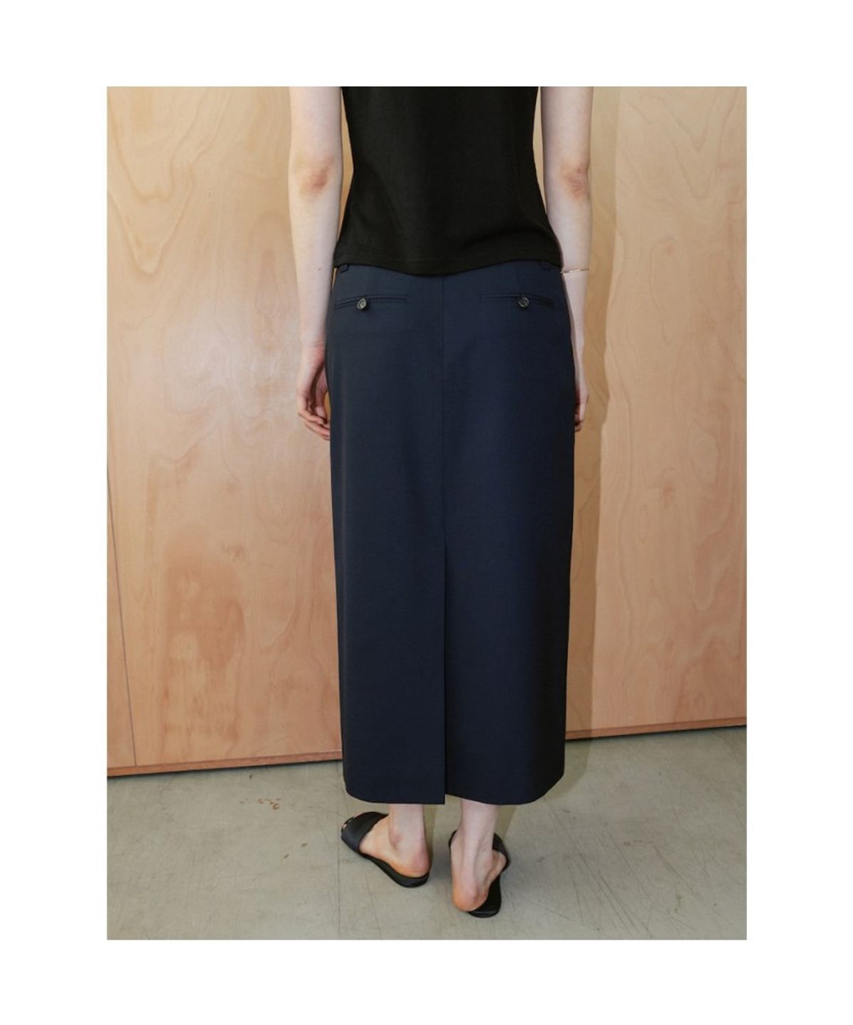 디애퍼처(THE APERTURE) Jo Midi H Line Skirt  Navy (TA6427A12R)