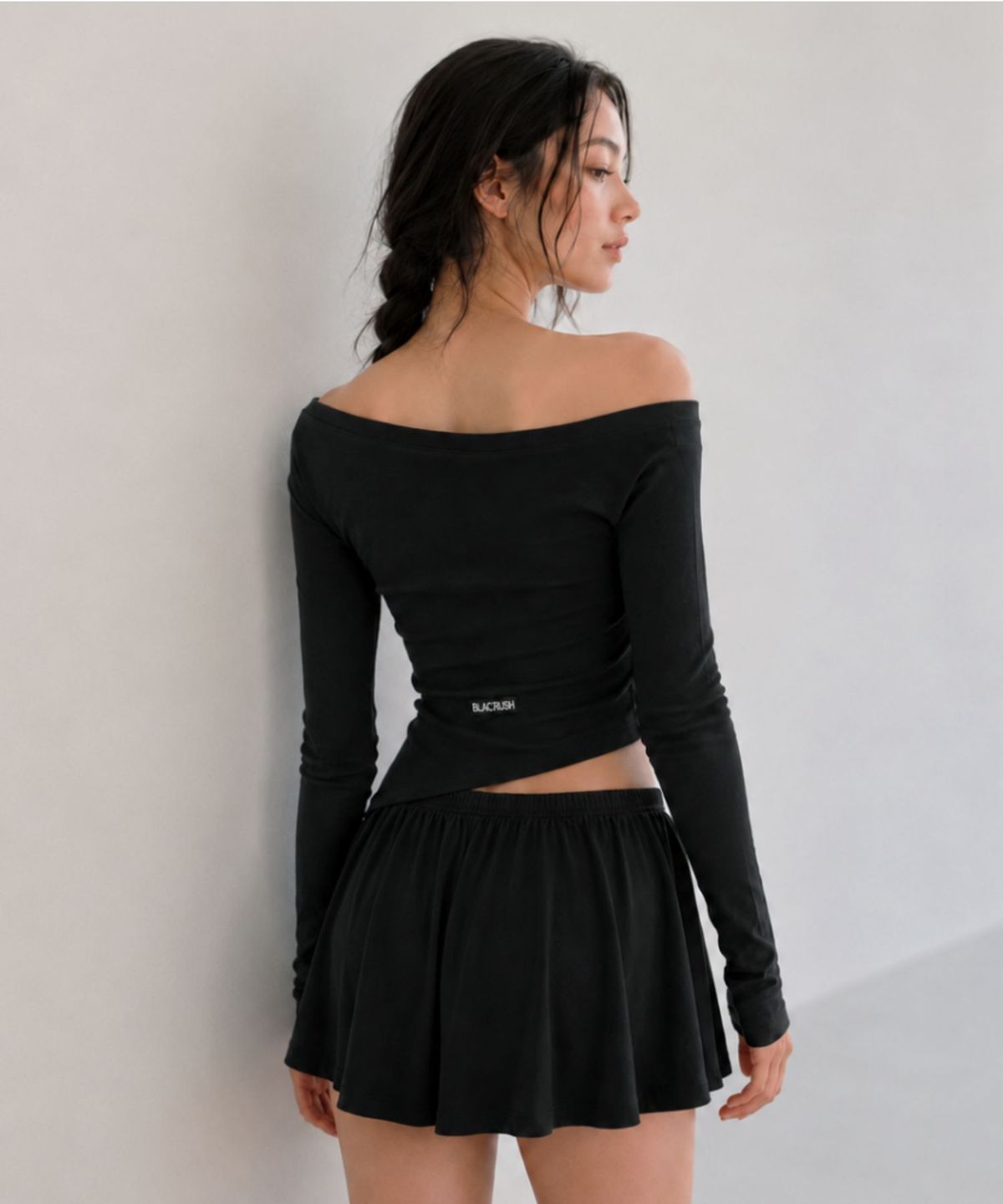 블랙크러쉬(BLACRUSH) Off-Shoulder Slim Top / 딥블랙