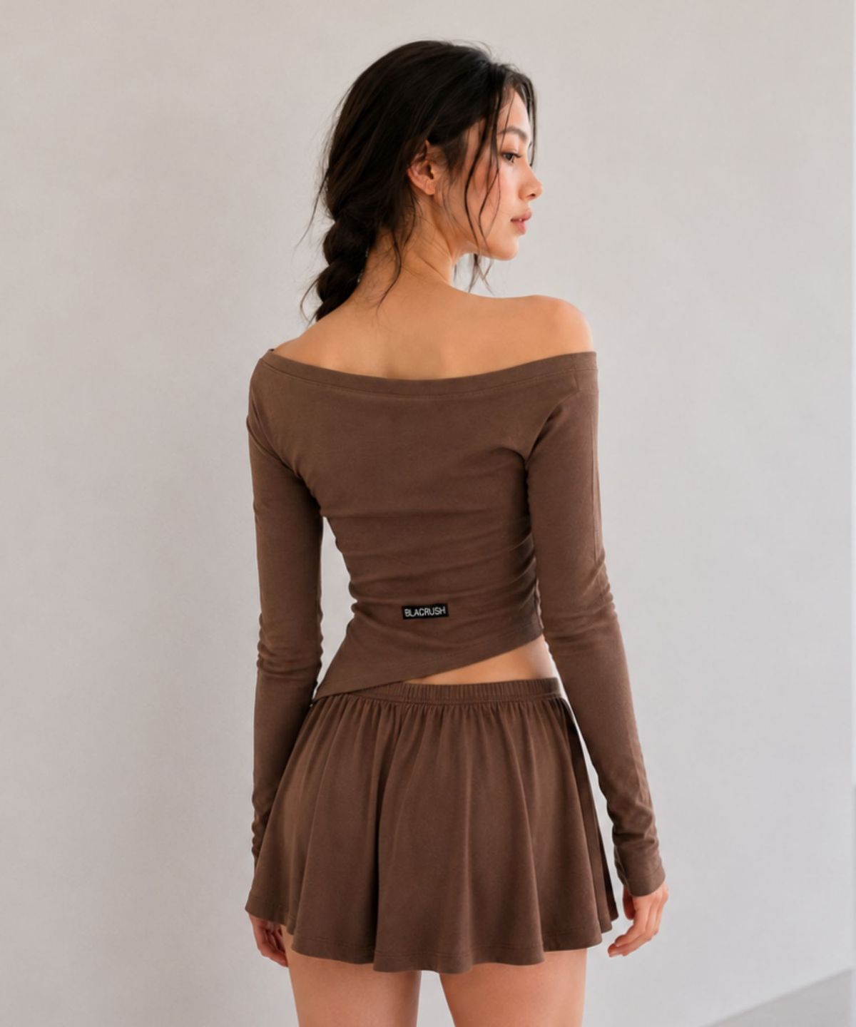 블랙크러쉬(BLACRUSH) Off-Shoulder Slim Top / 모카브라운