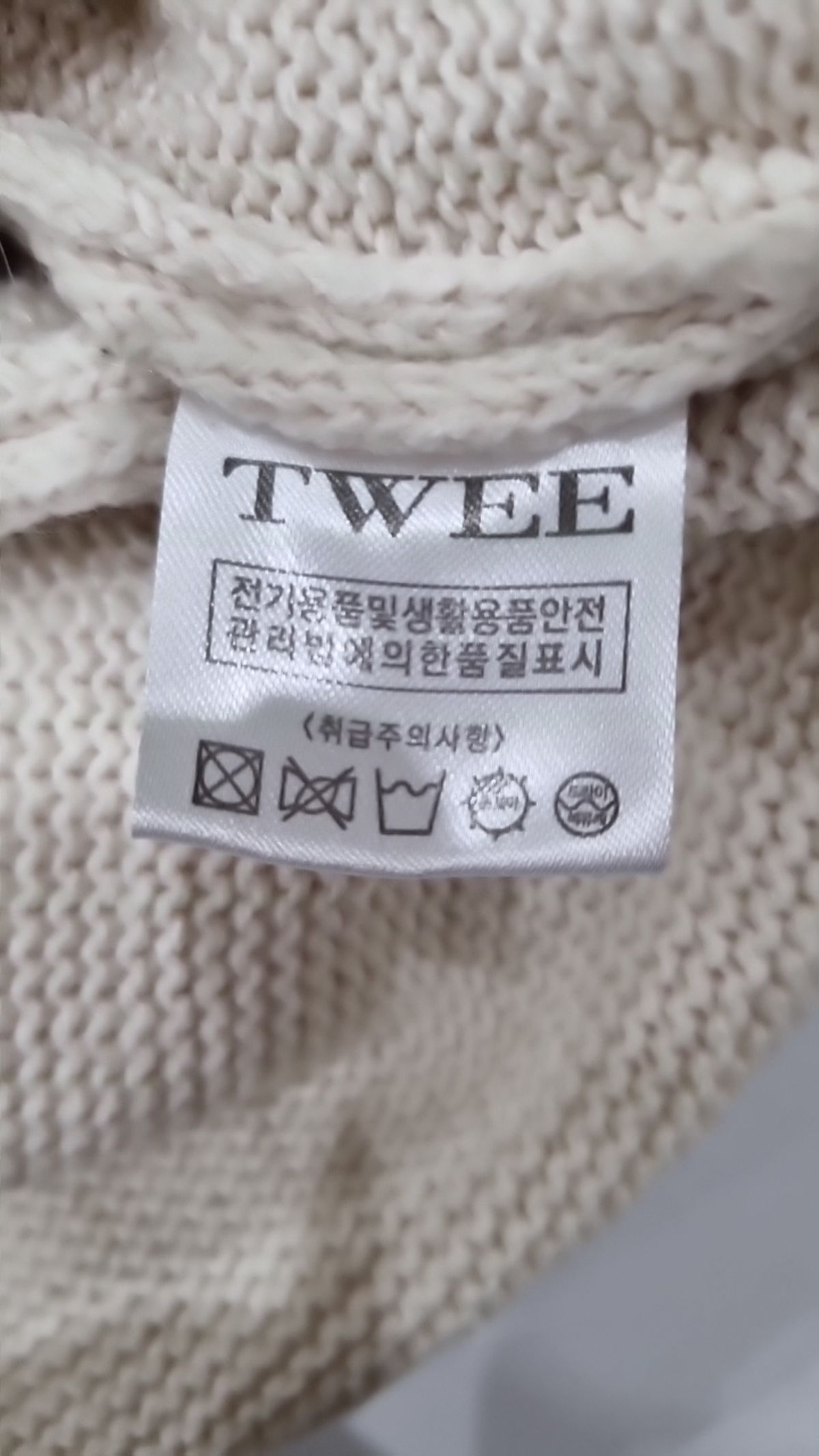 트위(TWEE) 니트/스웨터
