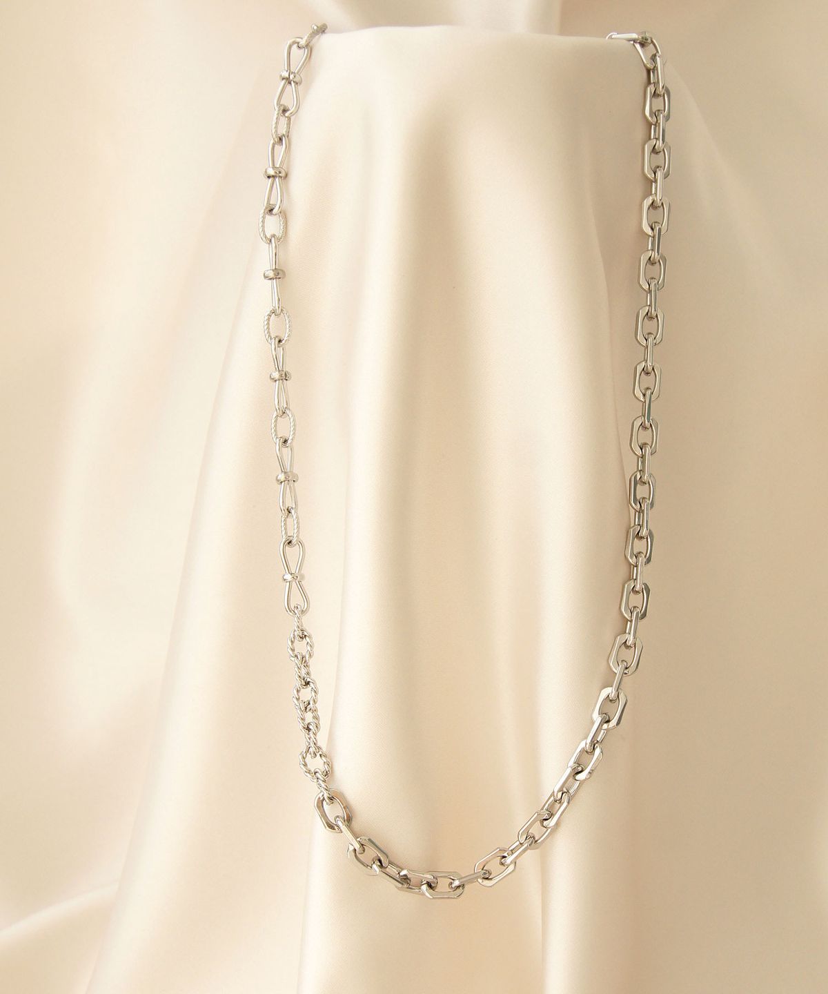 트레쥬(TREAJU) Object mixed chain necklace