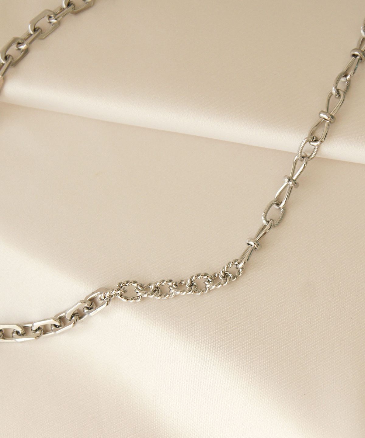 트레쥬(TREAJU) Object mixed chain necklace