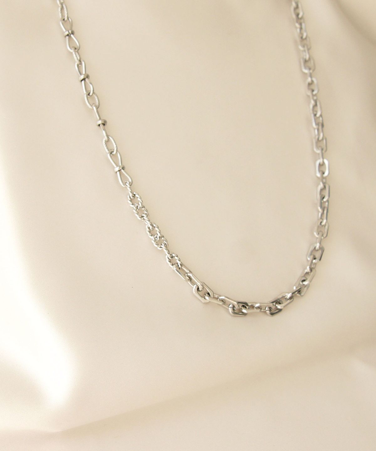 트레쥬(TREAJU) Object mixed chain necklace