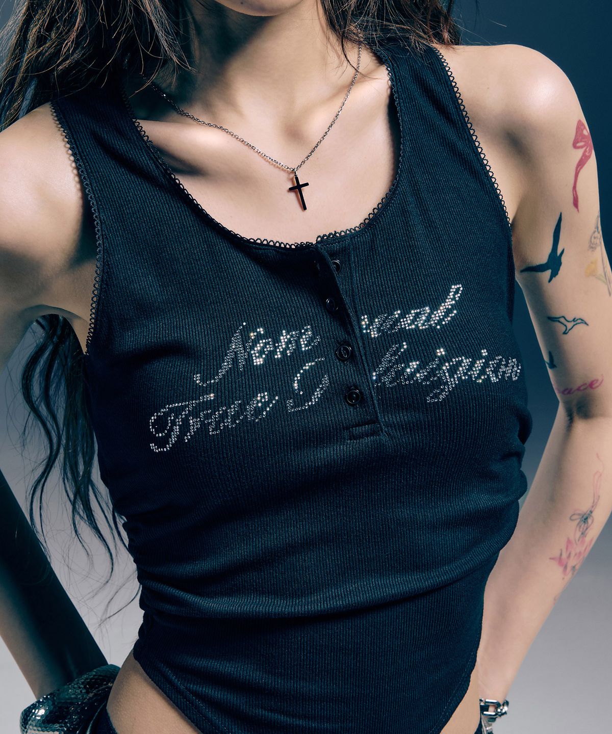 노매뉴얼(NOMANUAL) NO RELIGION SHIRRING SLEEVELESS TEE - BLACK
