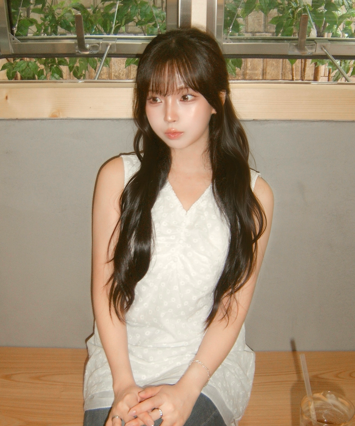 로엠(ROEM) 브이넥 미니 원피스 RMOWG37RT1