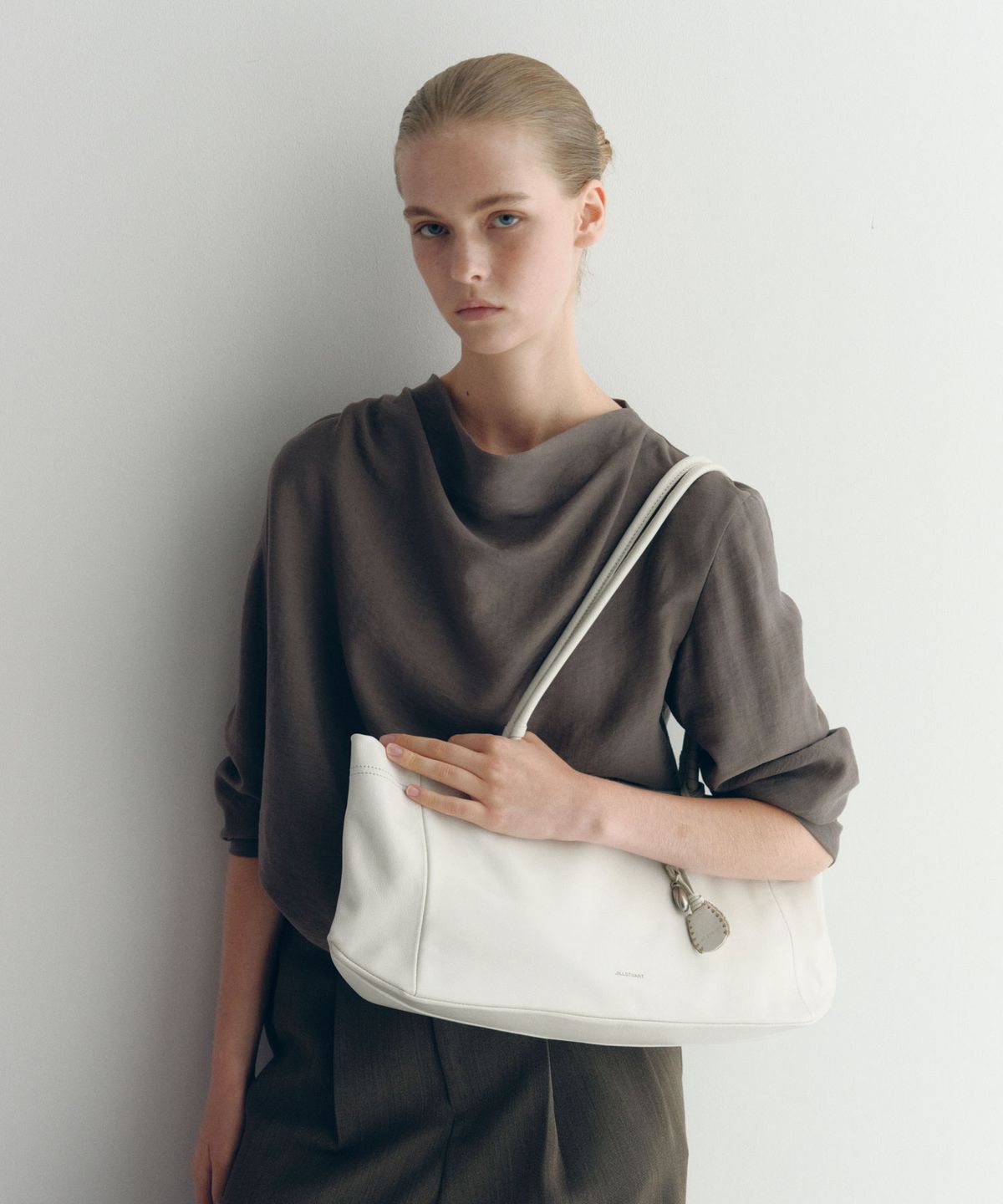 질스튜어트액세서리(JILLSTUART ACC) [FACETTE] 파세트 폴더블 소가죽 숄더 L 2color
