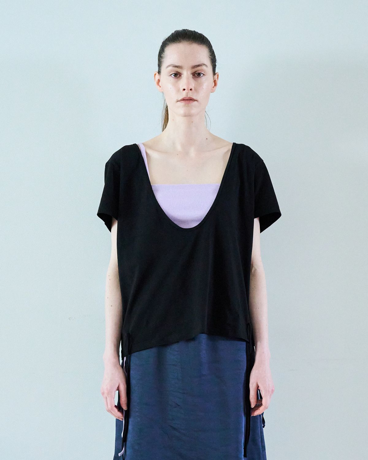 씬(SEEN) DEEP NECK STRING T-SHIRTS (Black)