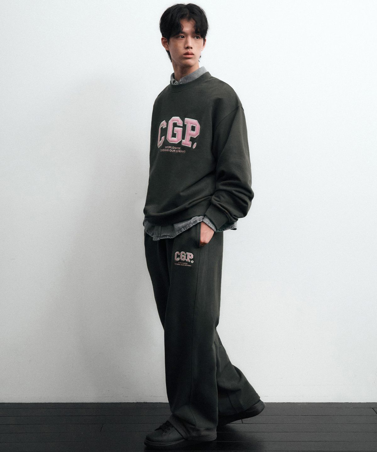 코드그라피(CGP) CGP 아치 로고 트레이닝 팬츠_차콜